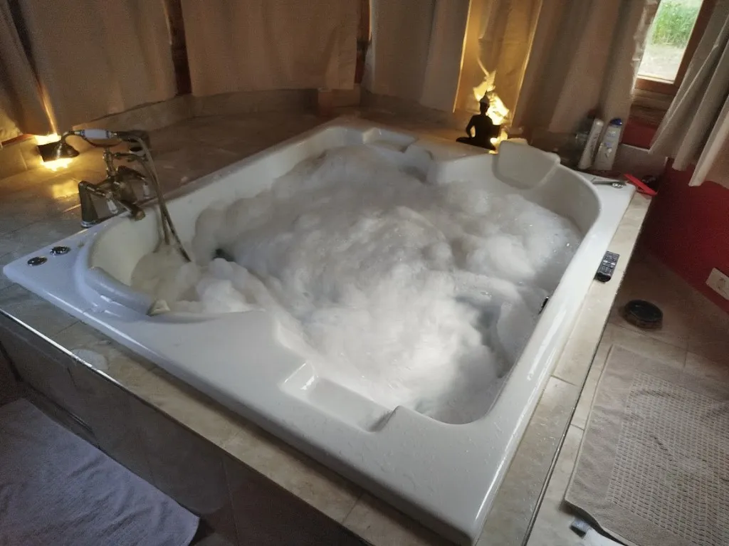 Hidromasaje con espuma en Lejana Casa de Montaña