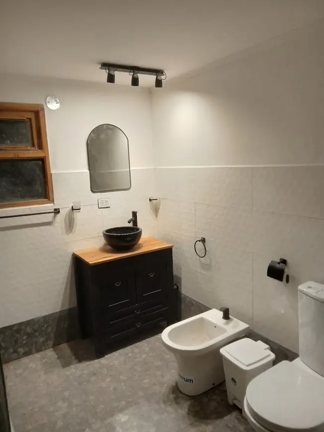 Baño de Lejana Casa de Montaña